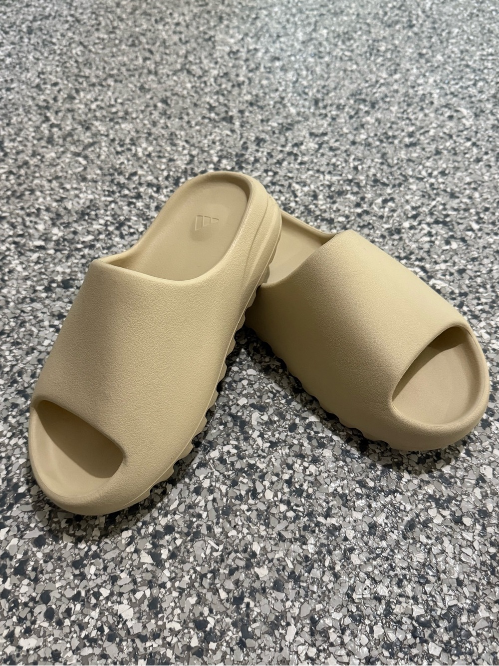 adidas YZY slides - color: bone 2022 release - size 7 - Picture 2 of 3